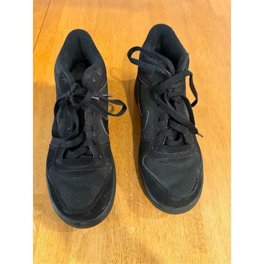 Nike Court Borough Mid 